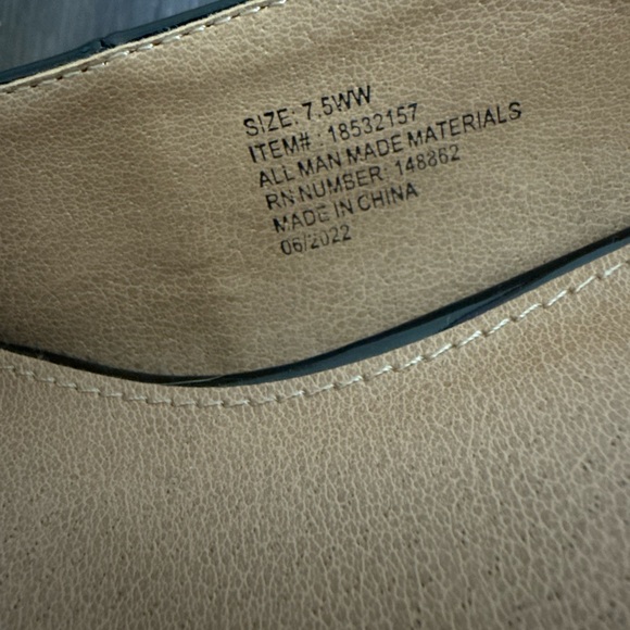 Torrid Glossy Black Mary Jane Heels - Picture 3 of 4